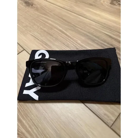 NWT! QUAY 54mm Square Sunglasses Black/ Smoke One Size - Picture 7 of 8